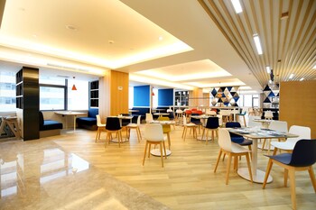 holiday inn express chengdu north railway station an ihg hotel