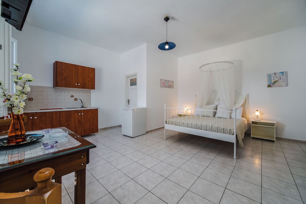 ancient thera apartments