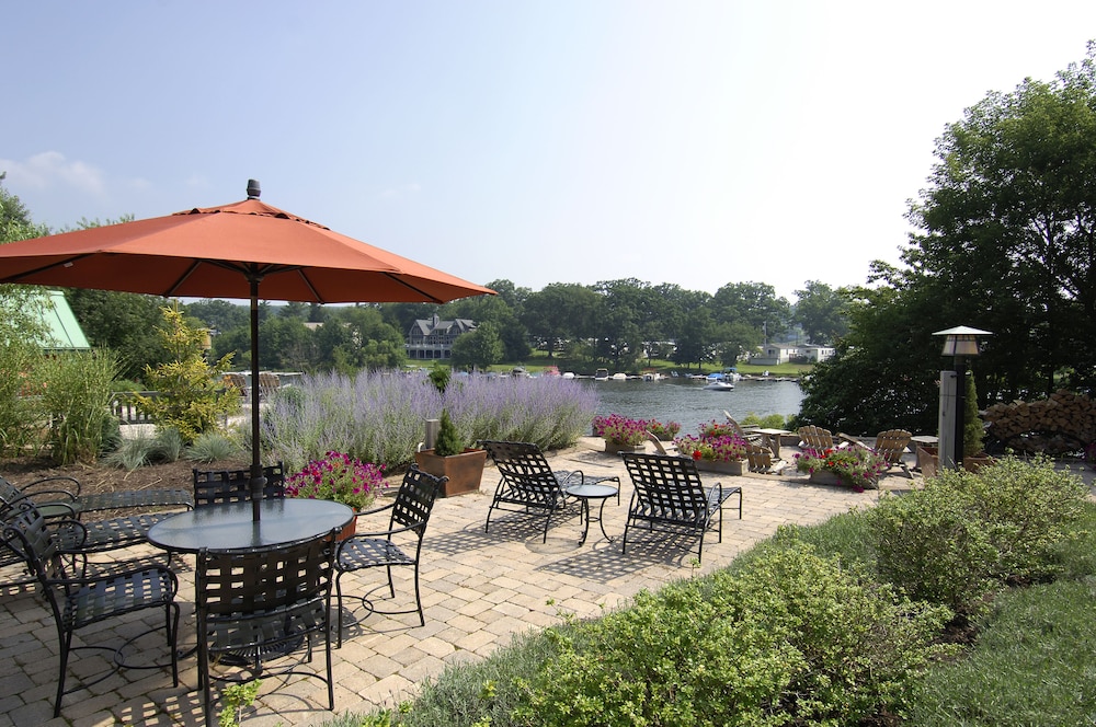 lake pointe inn