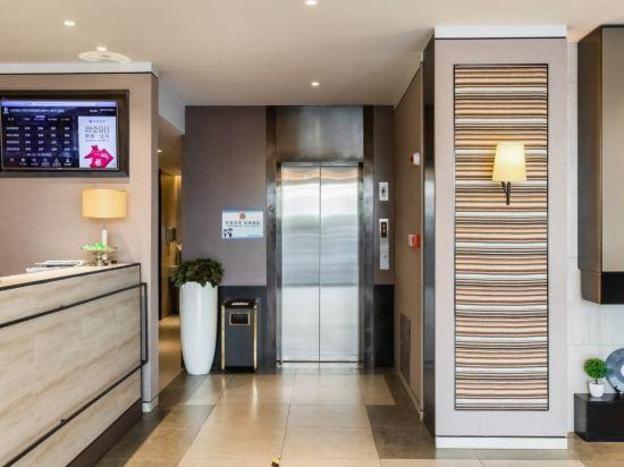 home inn plus rizhao jinan road international finance center