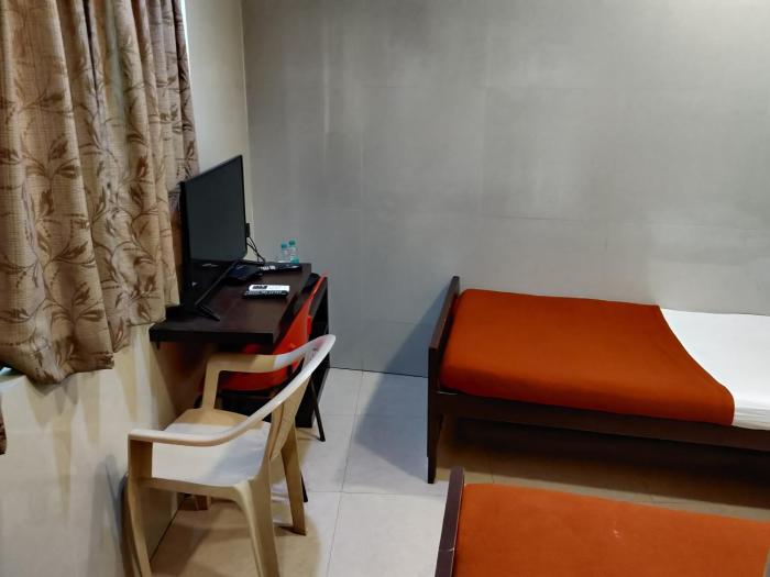 hotel sarada nivas