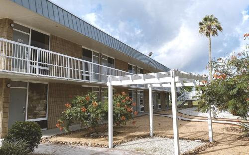 sky palace inn and suites by jasper beeville