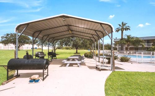 sky palace inn and suites by jasper beeville