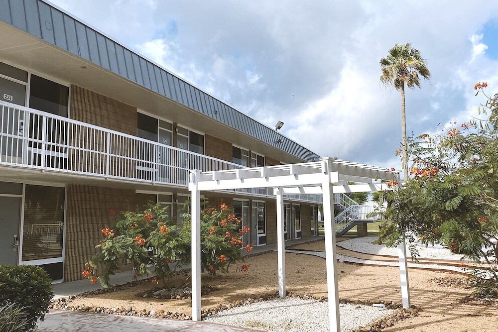 sky palace inn and suites by jasper beeville