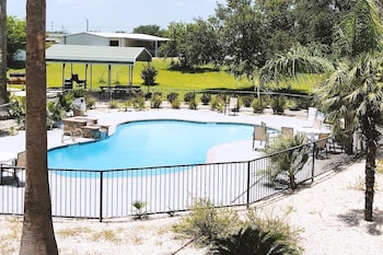 sky palace inn and suites by jasper beeville