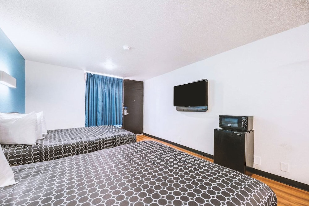 sky palace inn and suites by jasper beeville