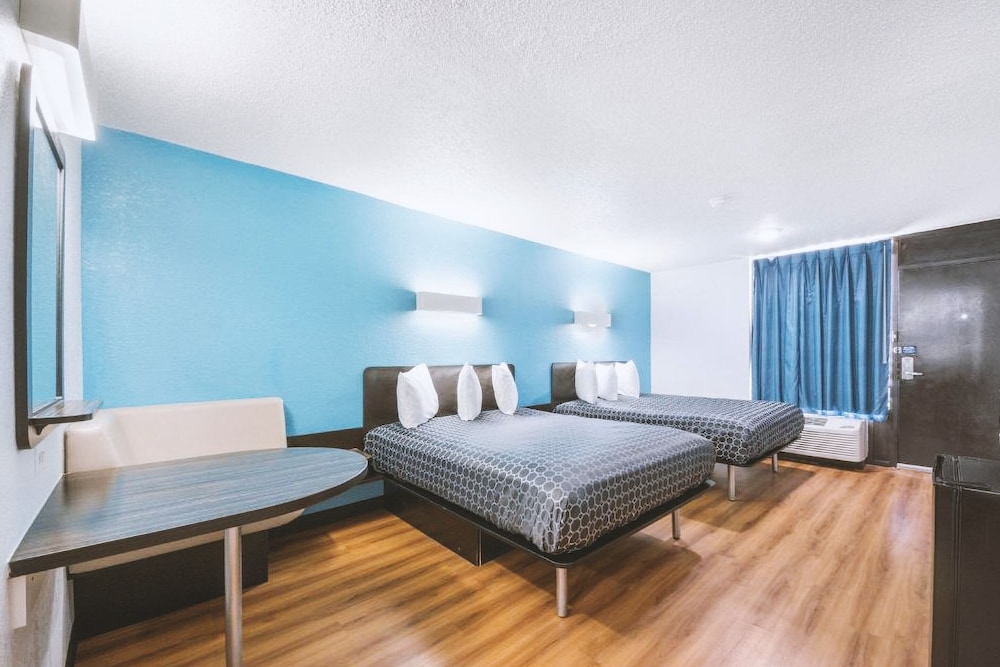 sky palace inn and suites by jasper beeville