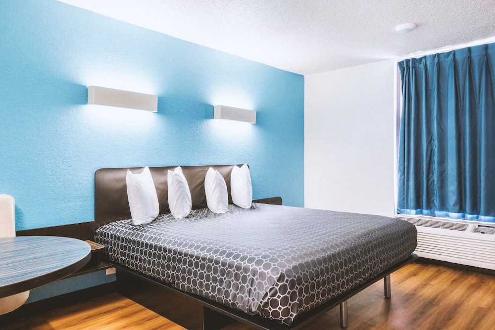 sky palace inn and suites by jasper beeville