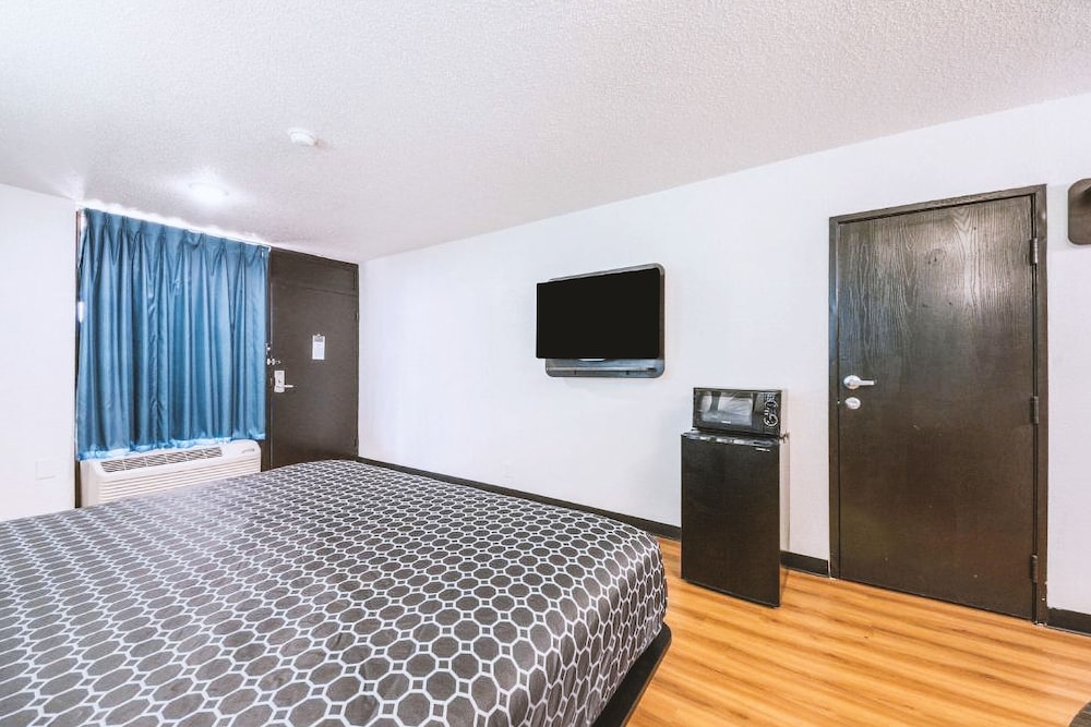 sky palace inn and suites by jasper beeville