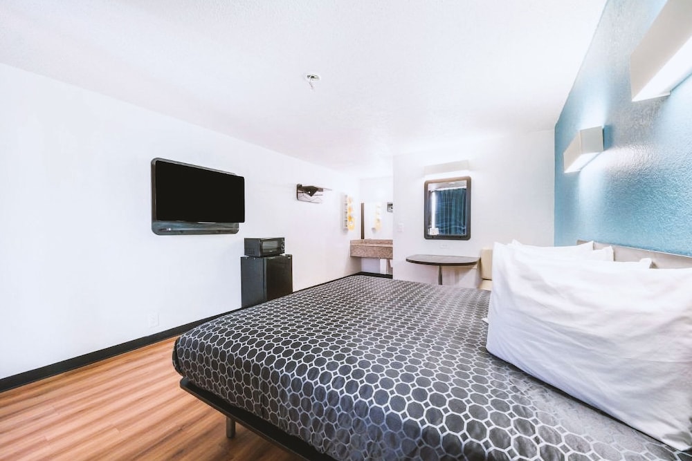 sky palace inn and suites by jasper beeville