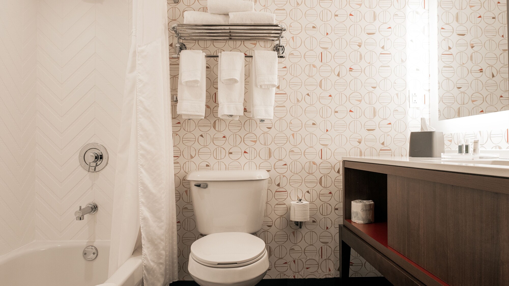 holiday inn and suites philadelphia w drexel hill