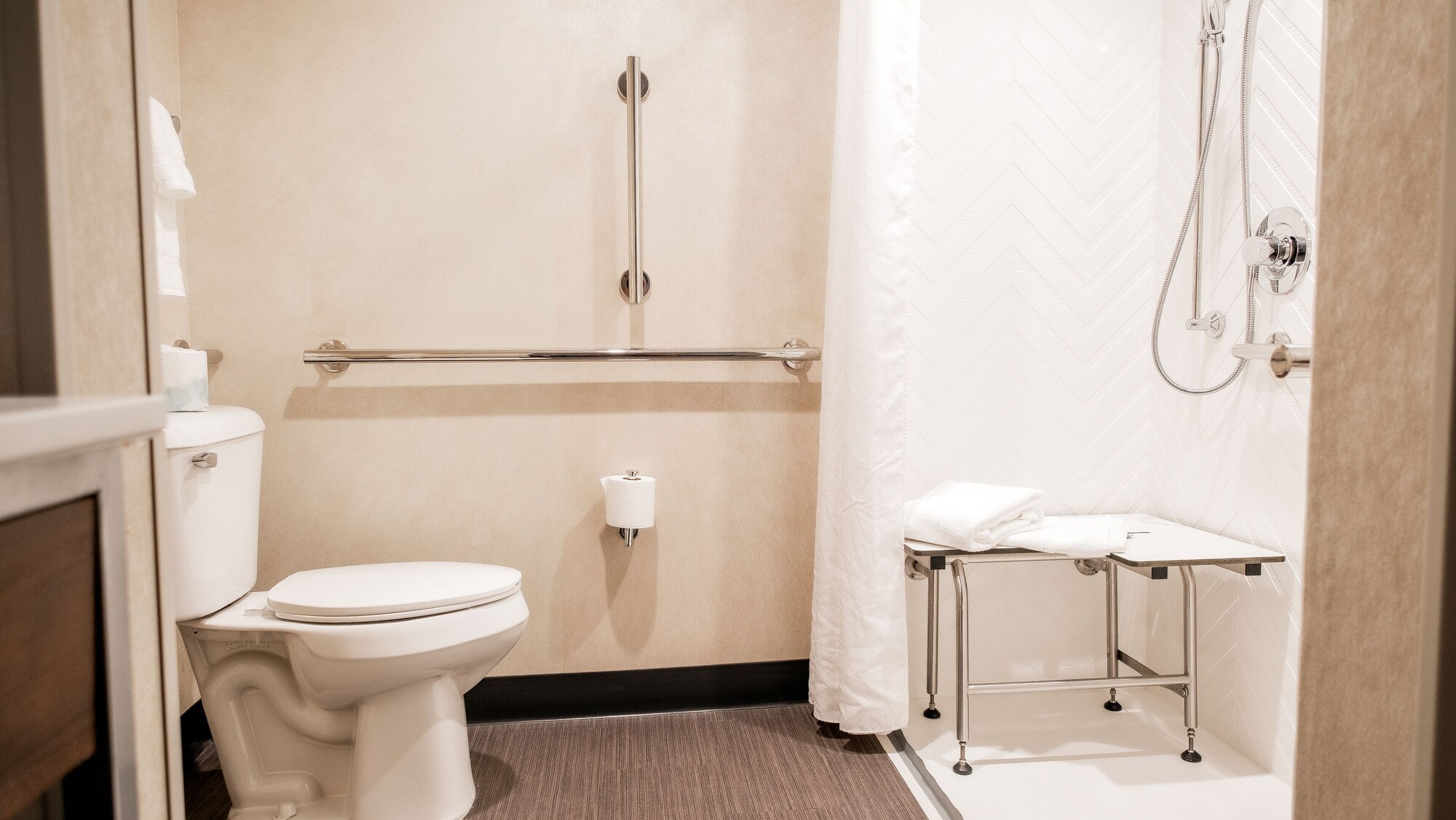 holiday inn and suites philadelphia w drexel hill