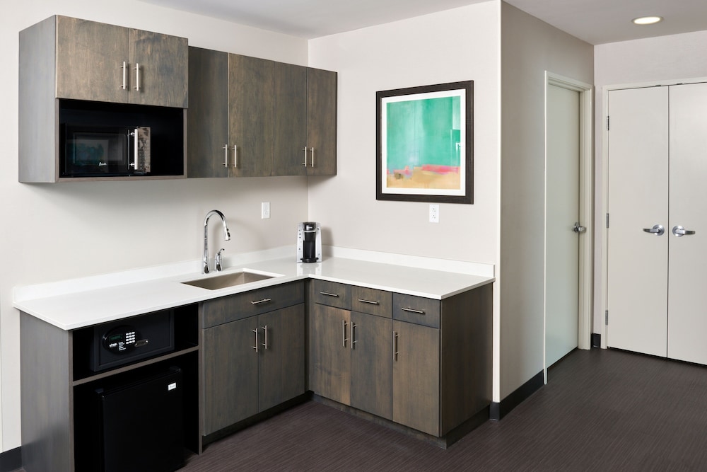 holiday inn and suites philadelphia w drexel hill
