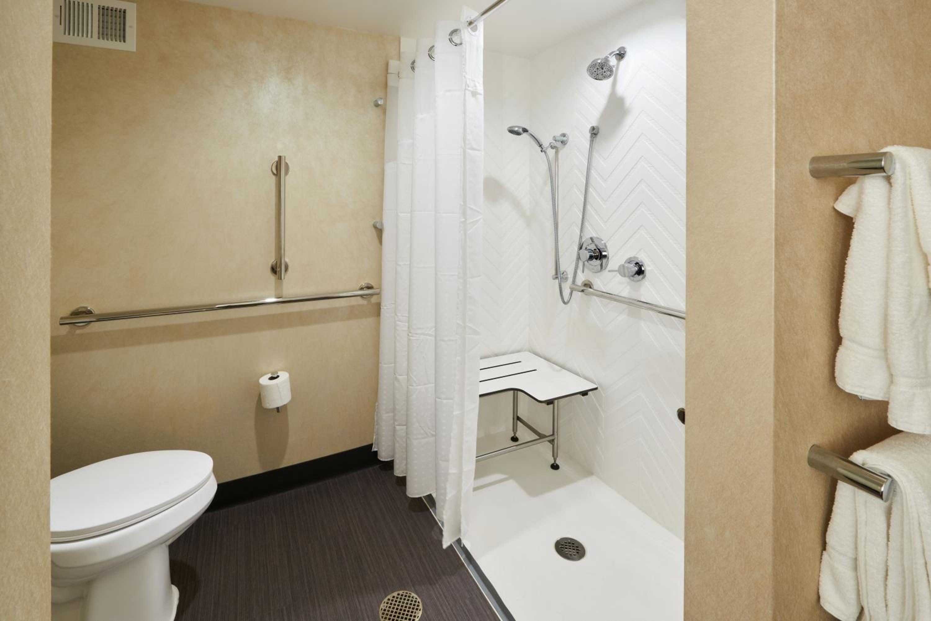 holiday inn and suites philadelphia w drexel hill