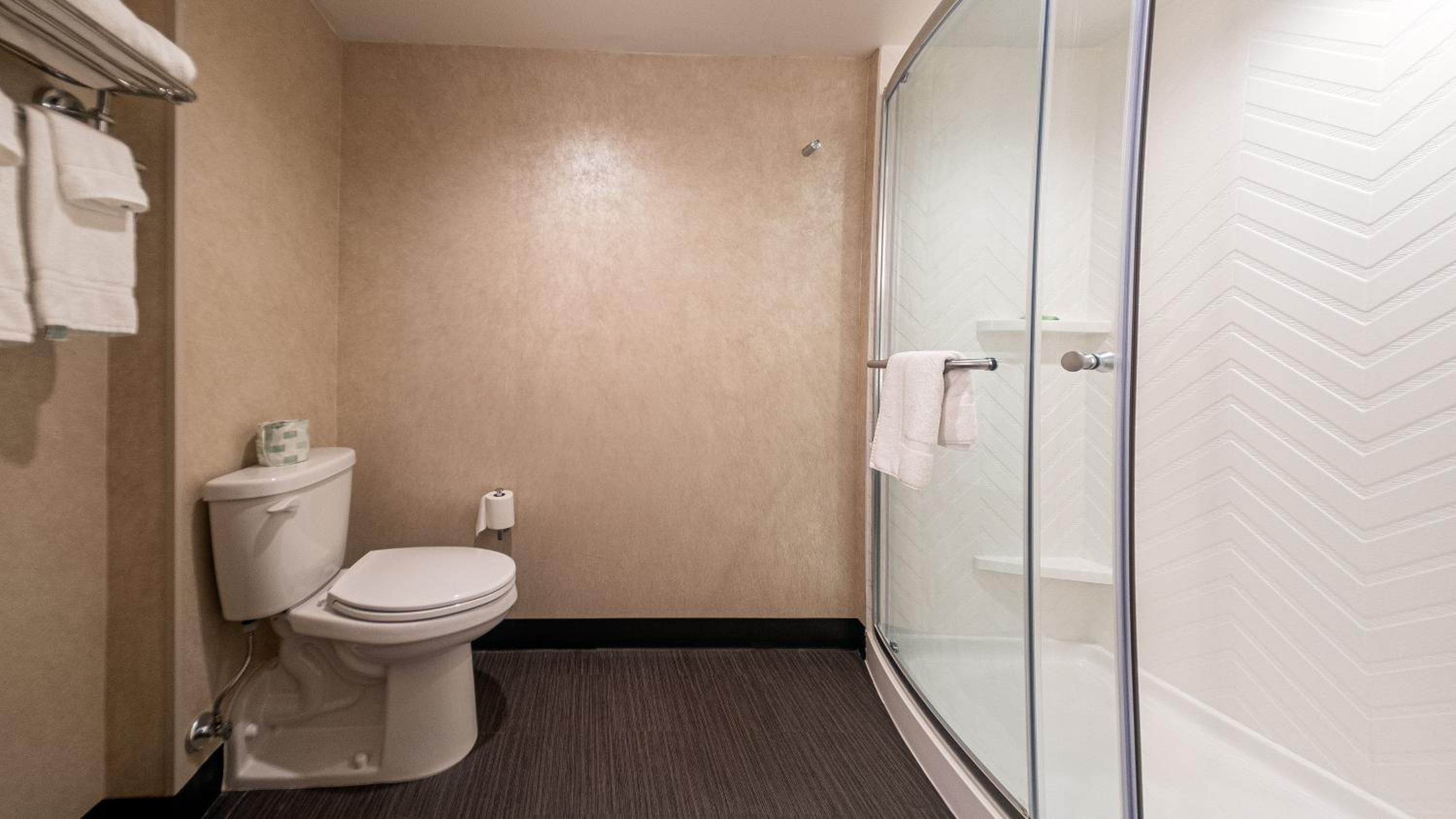 holiday inn and suites philadelphia w drexel hill