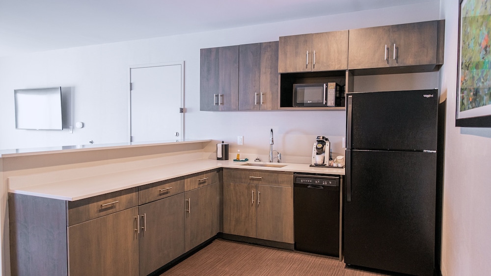 holiday inn and suites philadelphia w drexel hill