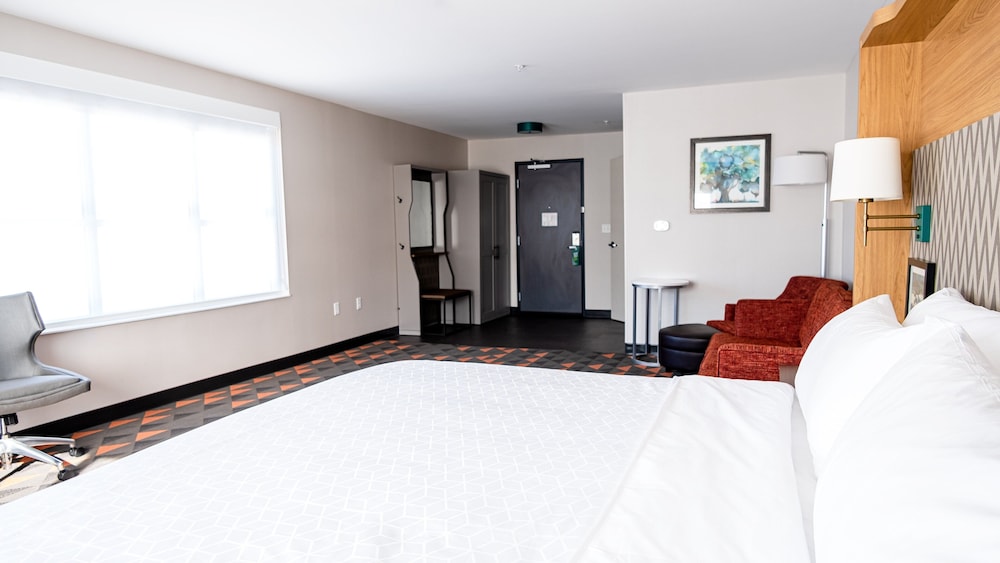 holiday inn and suites philadelphia w drexel hill