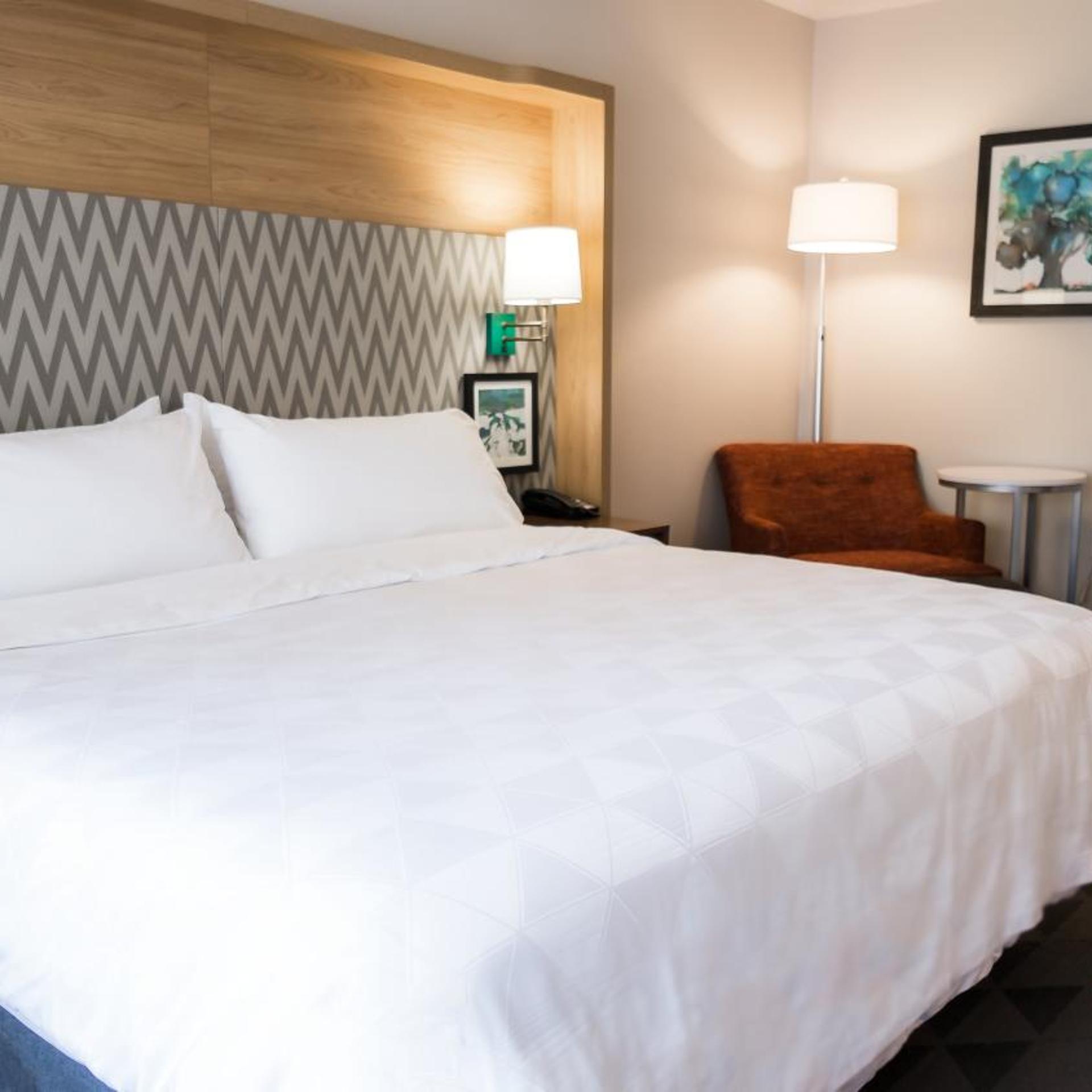 holiday inn and suites philadelphia w drexel hill