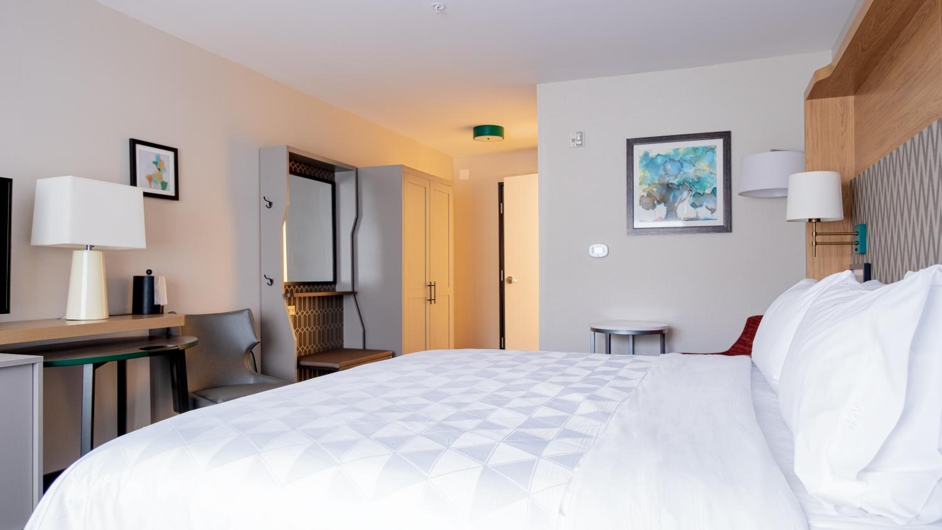 holiday inn and suites philadelphia w drexel hill