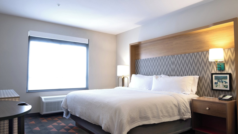 holiday inn and suites philadelphia w drexel hill