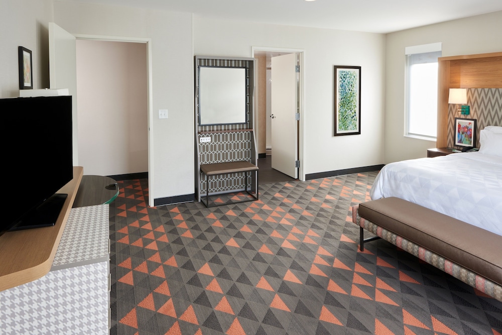 holiday inn and suites philadelphia w drexel hill