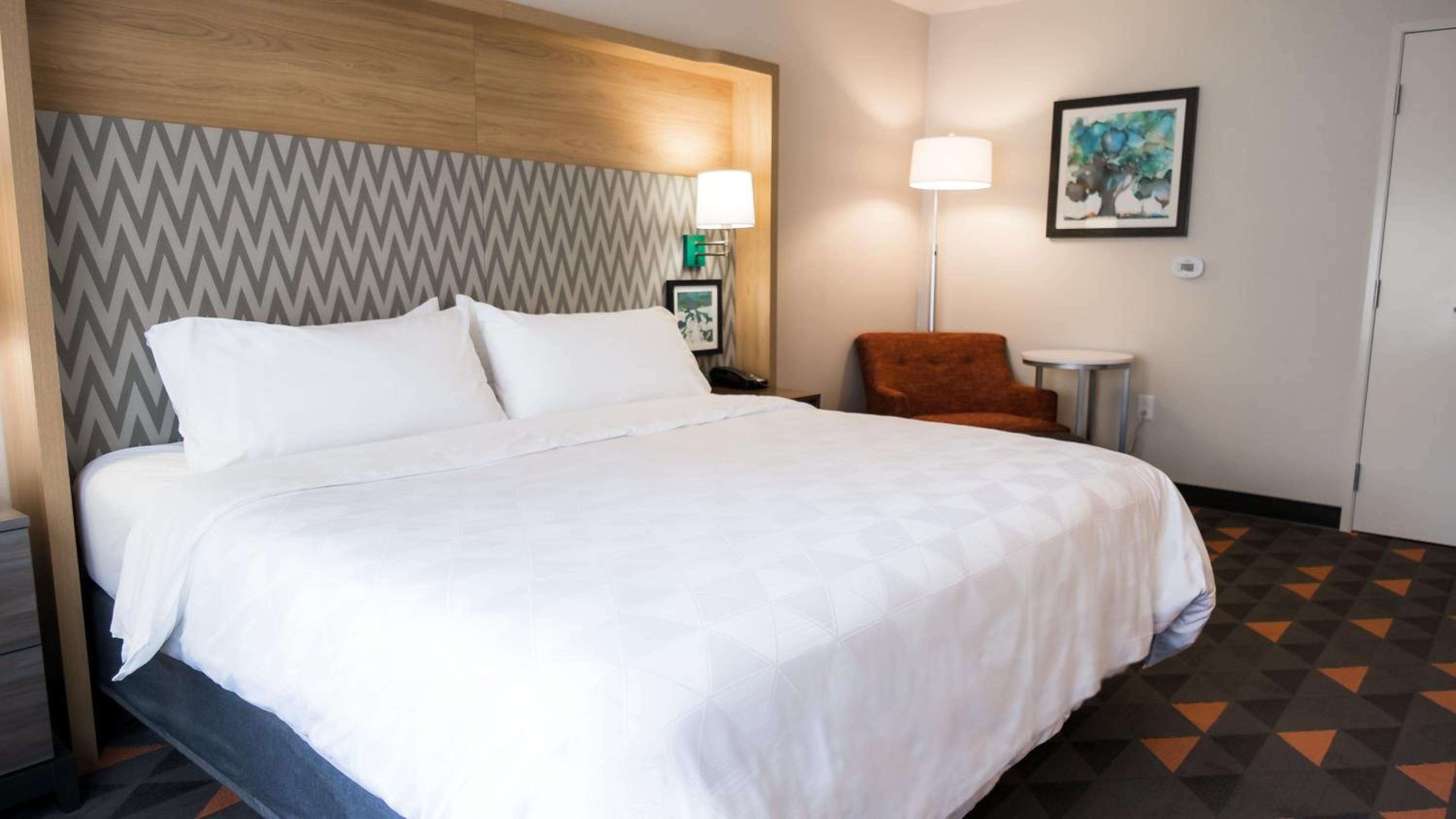 holiday inn and suites philadelphia w drexel hill