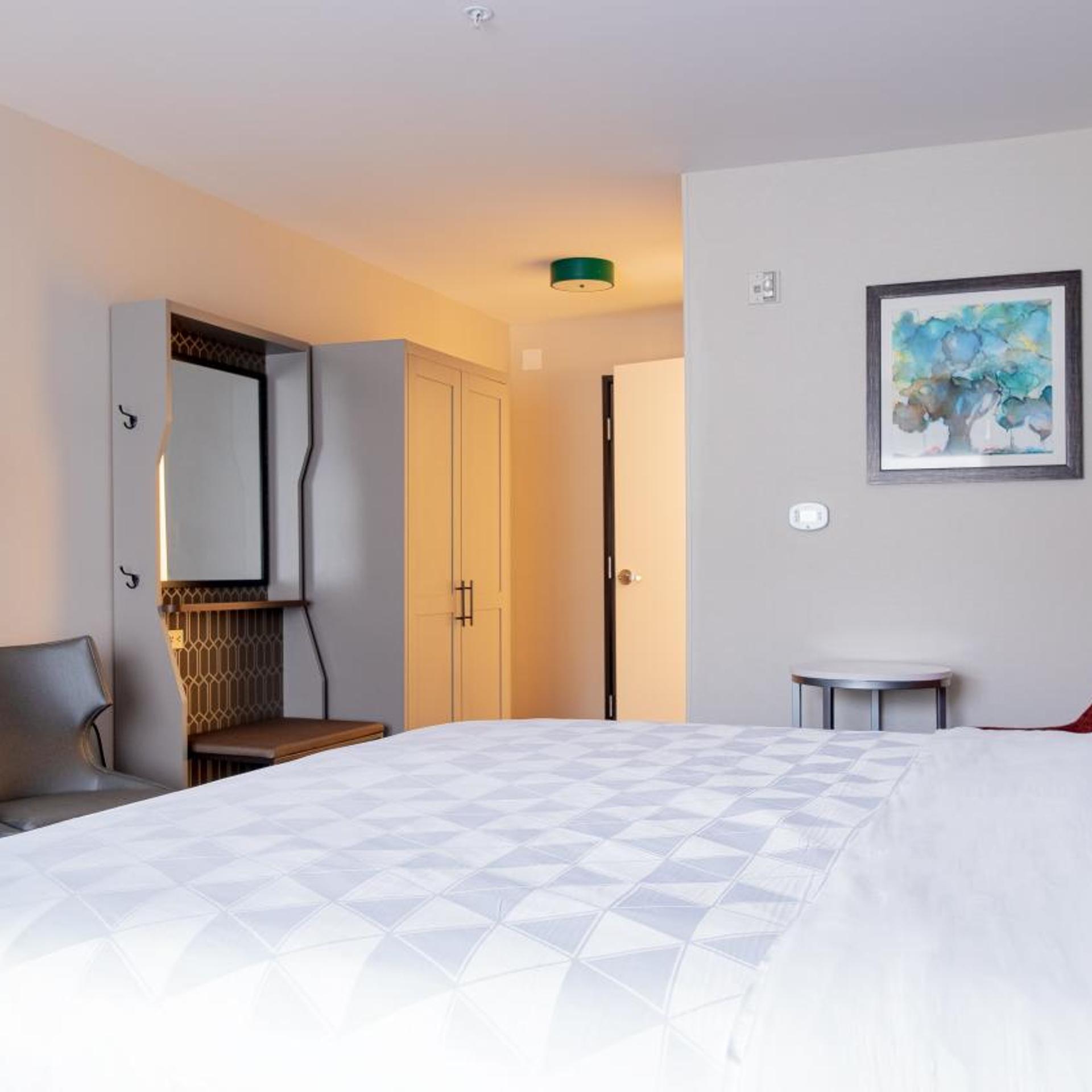 holiday inn and suites philadelphia w drexel hill