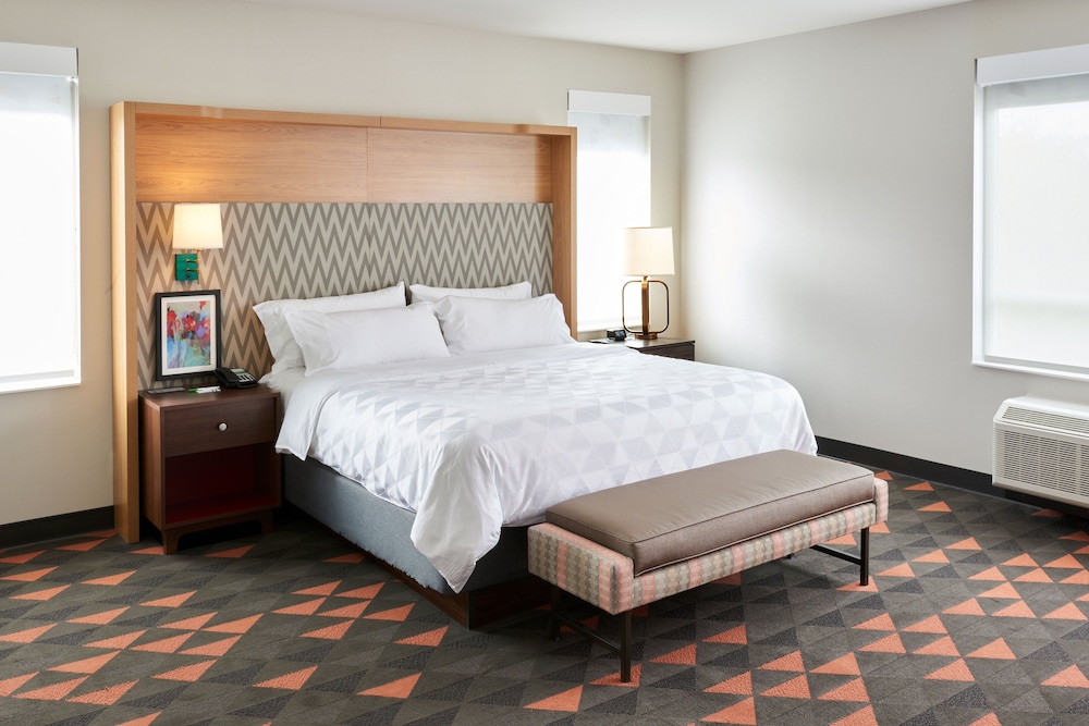 holiday inn and suites philadelphia w drexel hill
