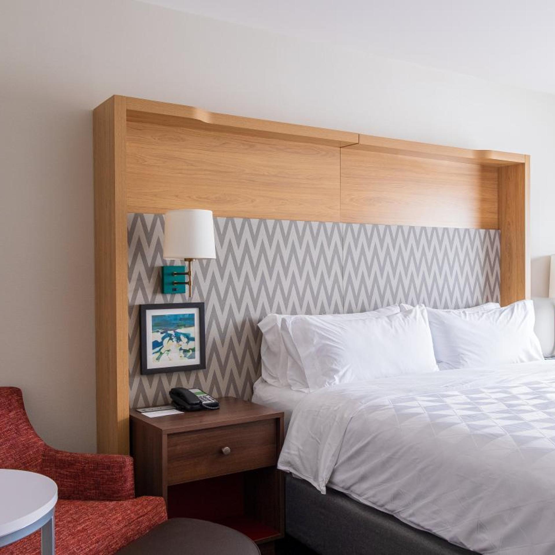 holiday inn and suites philadelphia w drexel hill