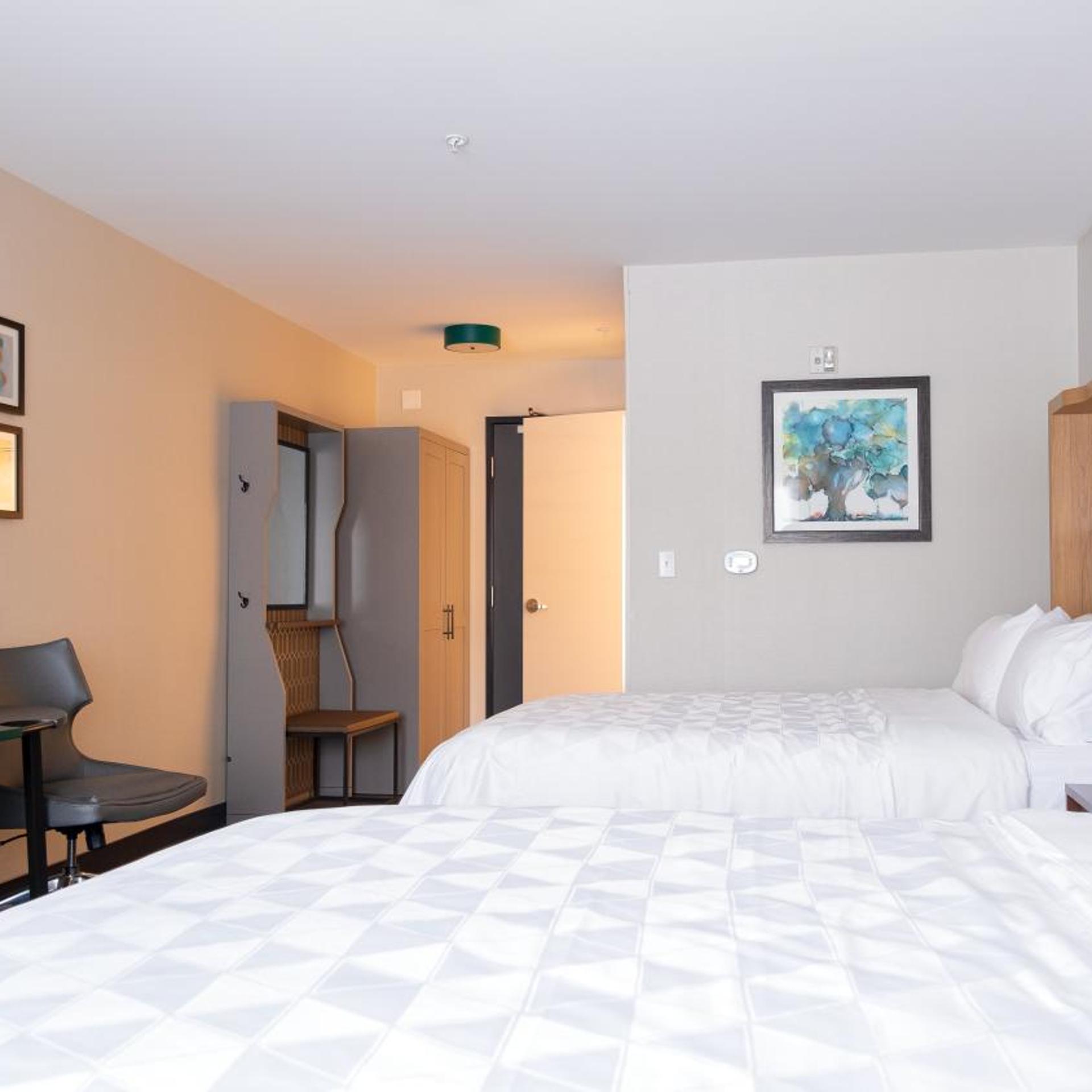 holiday inn and suites philadelphia w drexel hill