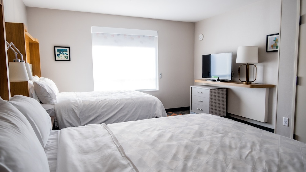 holiday inn and suites philadelphia w drexel hill