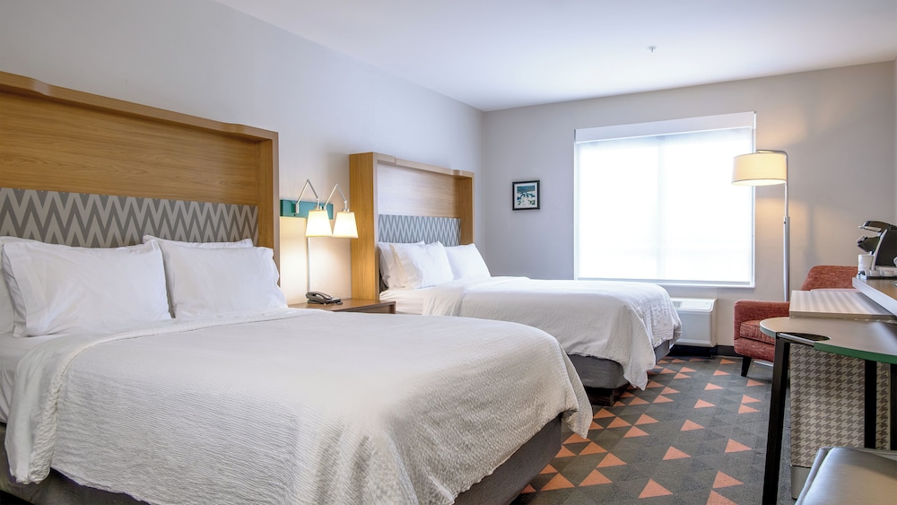 holiday inn and suites philadelphia w drexel hill