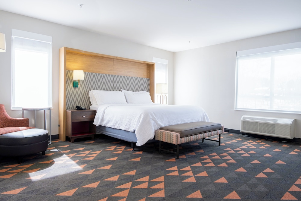 holiday inn and suites philadelphia w drexel hill