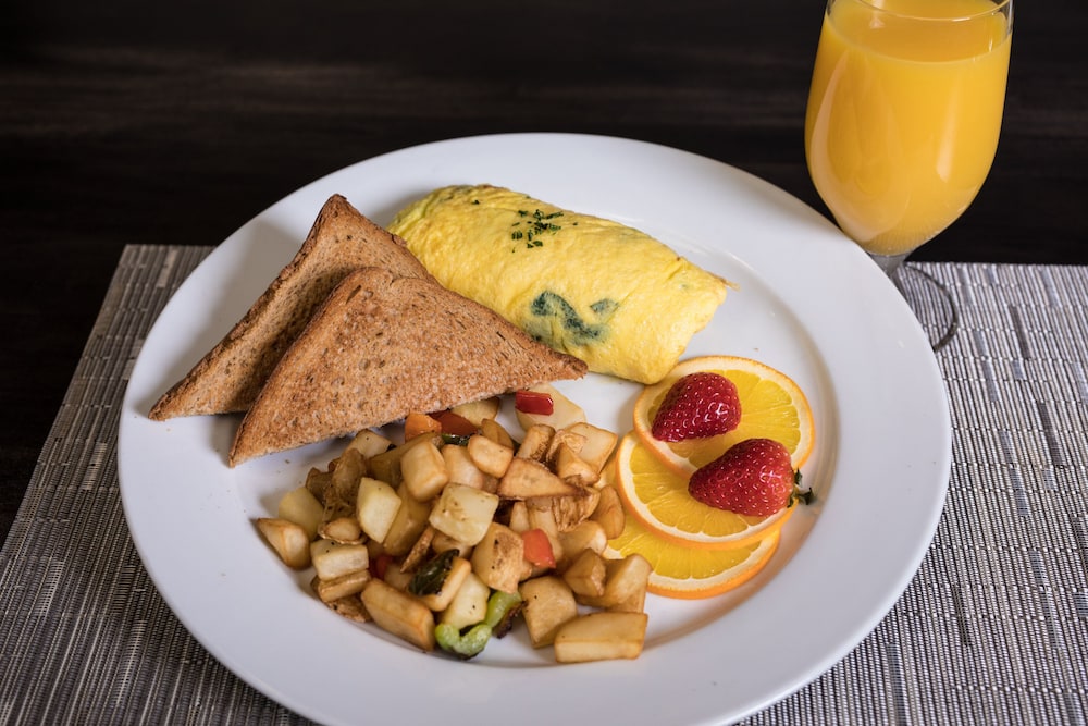 holiday inn and suites philadelphia w drexel hill