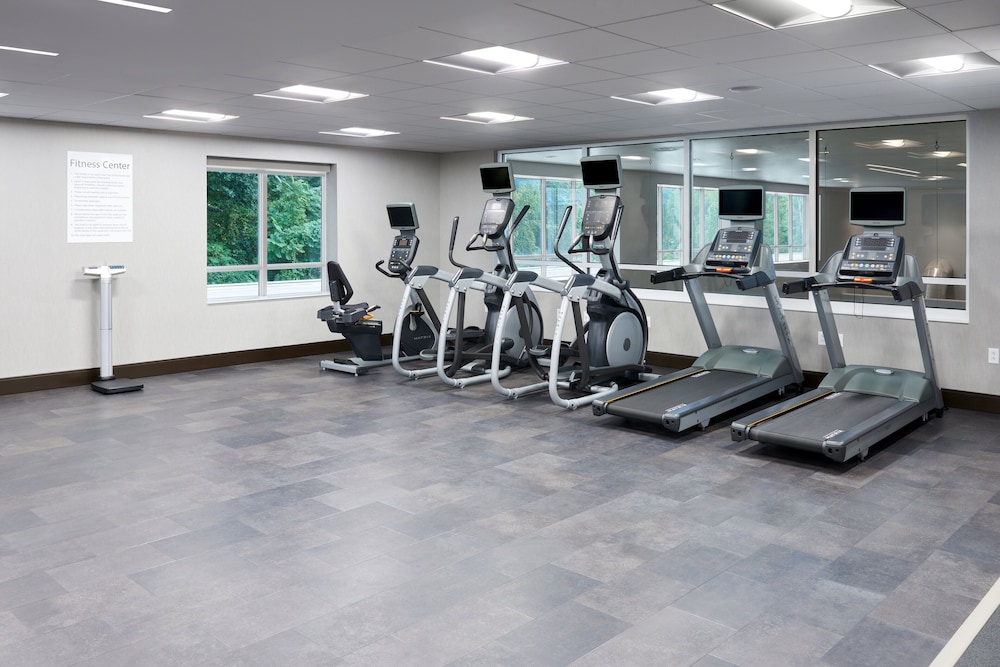 holiday inn and suites philadelphia w drexel hill