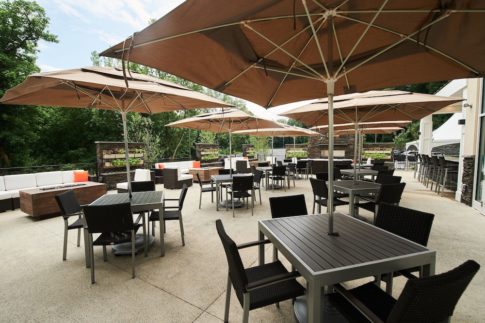 holiday inn and suites philadelphia w drexel hill