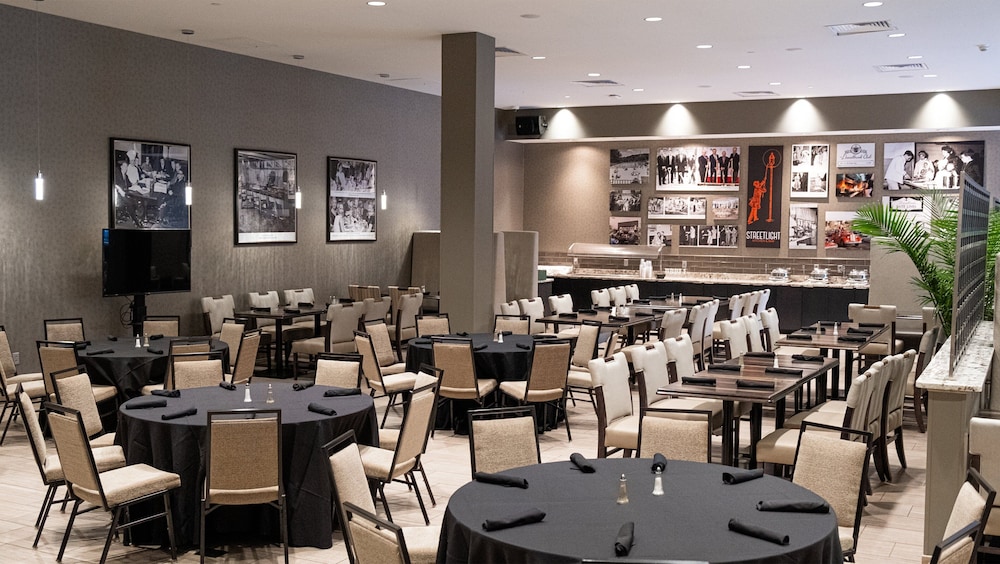 holiday inn and suites philadelphia w drexel hill
