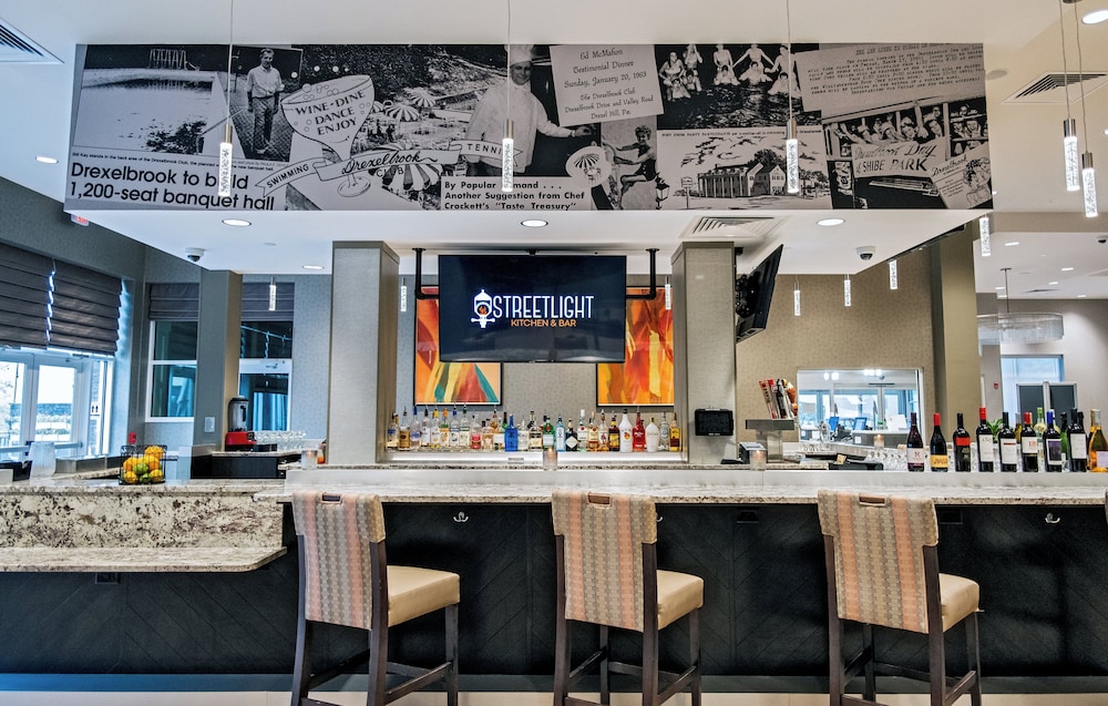 holiday inn and suites philadelphia w drexel hill