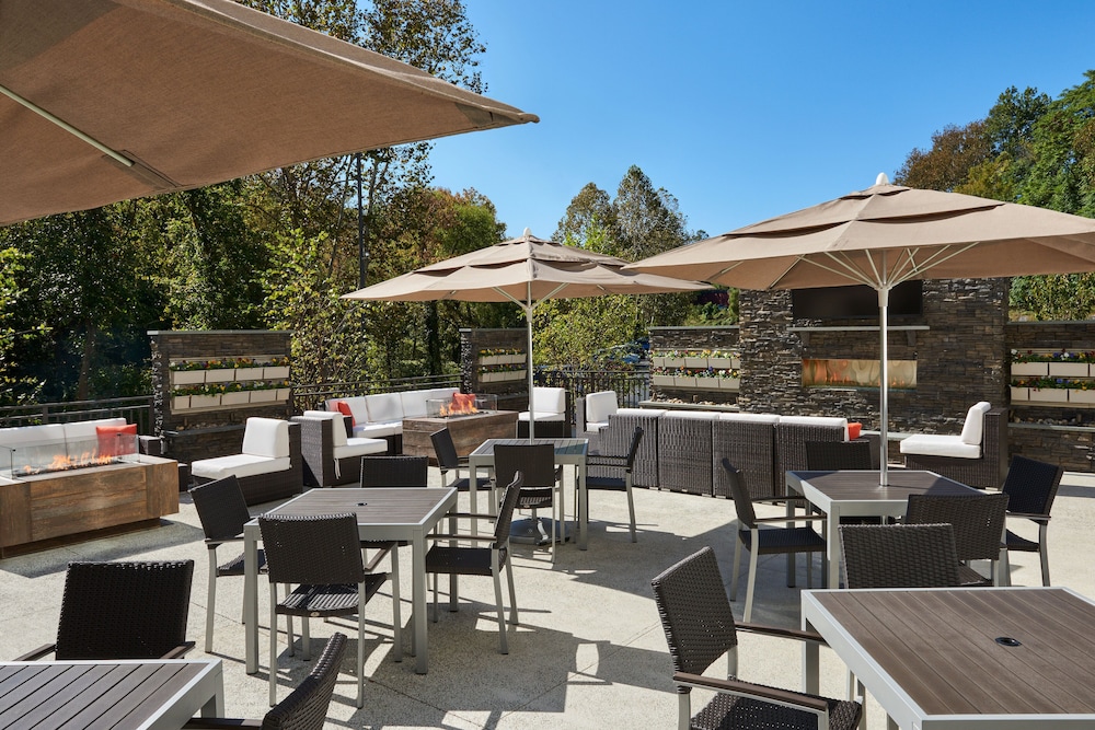 holiday inn and suites philadelphia w drexel hill