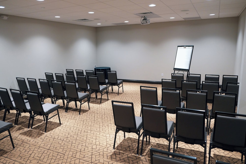 holiday inn and suites philadelphia w drexel hill