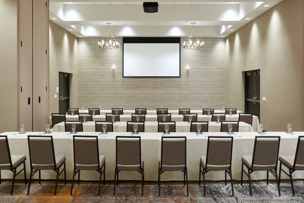 holiday inn and suites philadelphia w drexel hill