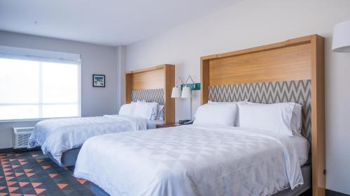 holiday inn and suites philadelphia w drexel hill