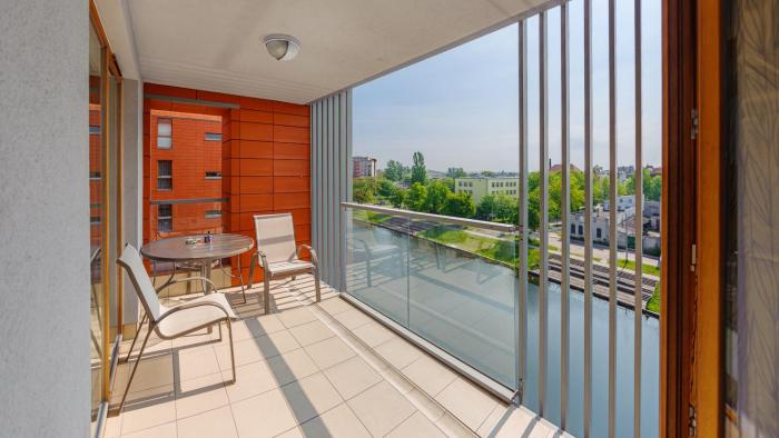 aura gdansk by sun and snow