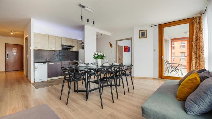 aura gdansk by sun and snow