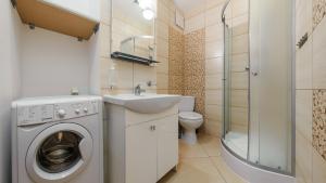 aura gdansk by sun and snow