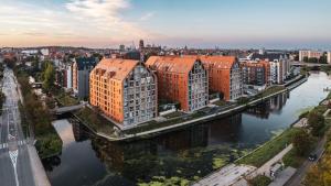Aura Gdansk By Sun And Snow,Near Green Gate,1 star
