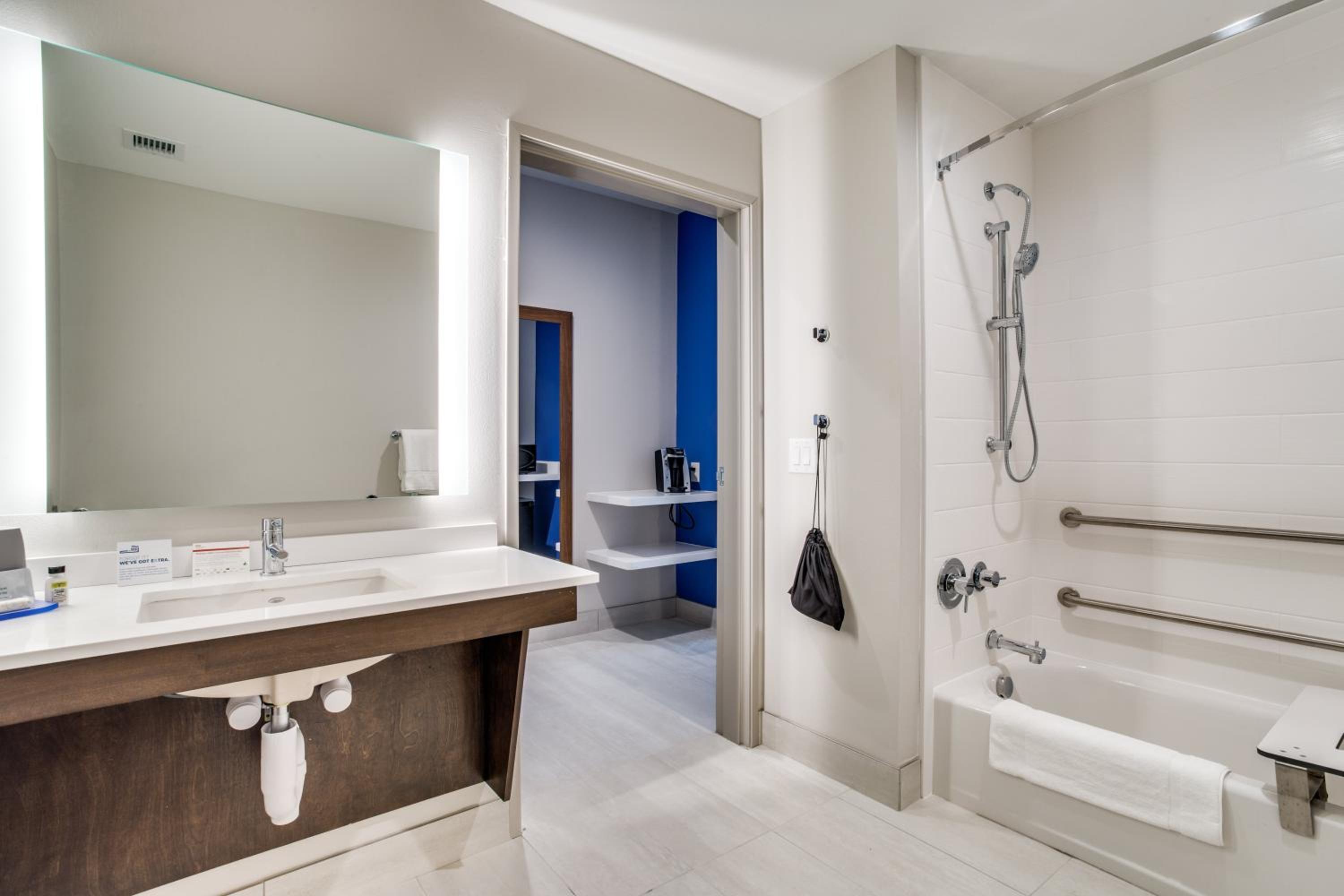 holiday inn express and suites denton south an ihg hotel