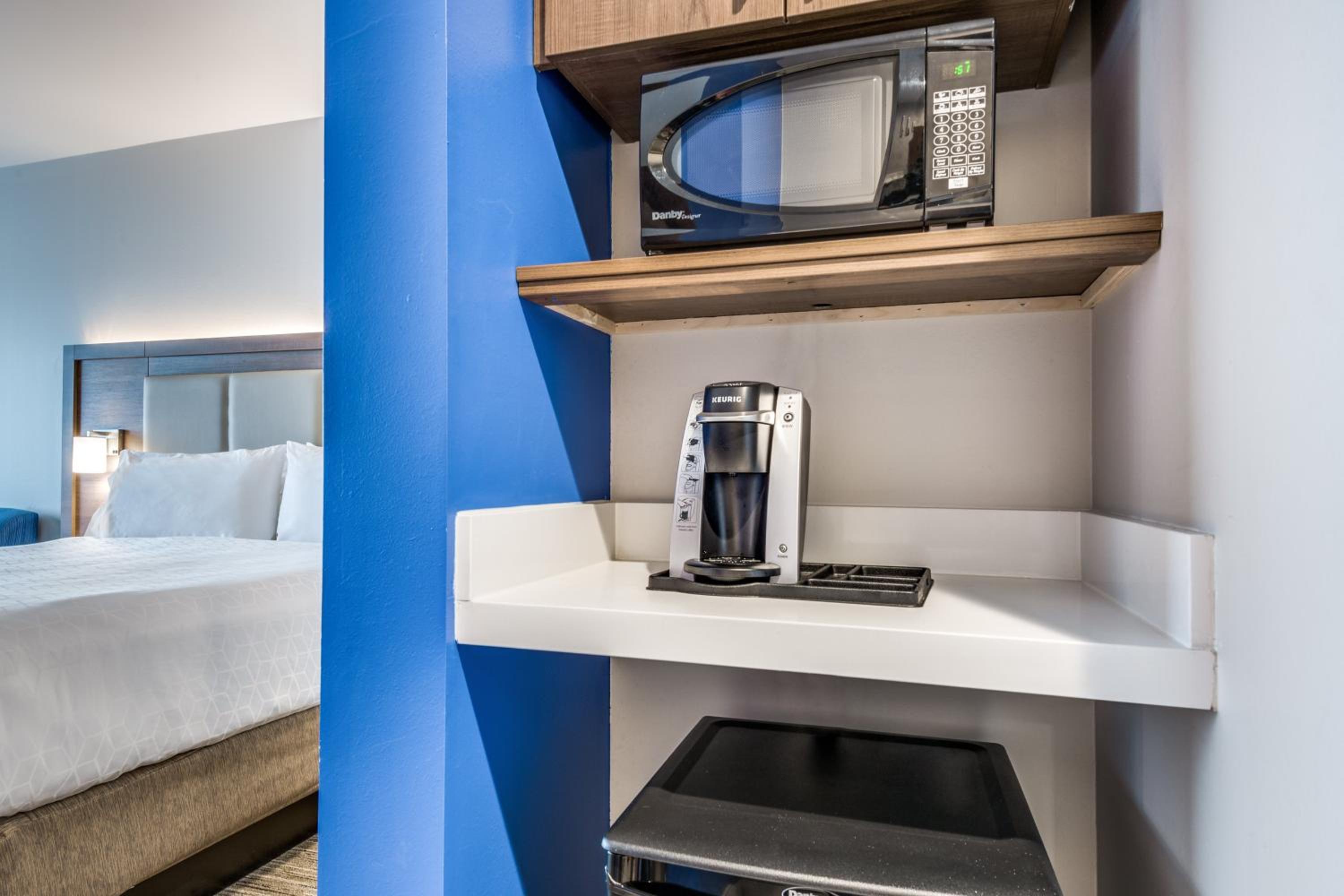 holiday inn express and suites denton south an ihg hotel