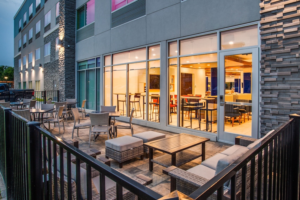 holiday inn express and suites denton south an ihg hotel