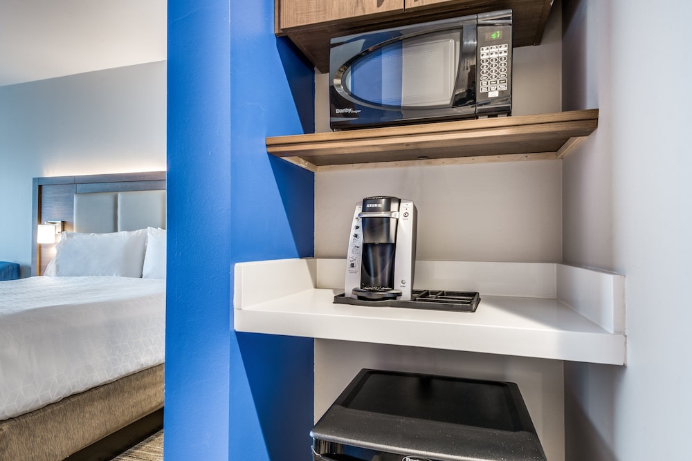 holiday inn express and suites denton south an ihg hotel